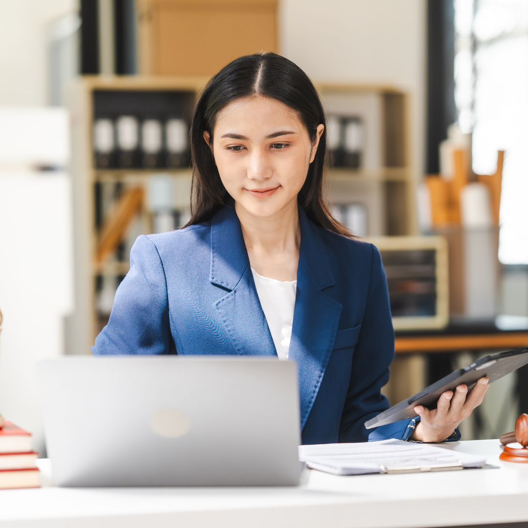 Paralegal student earning online certificate