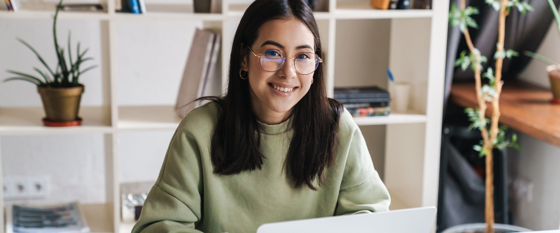 Winter Session 2024 student takes online class from home